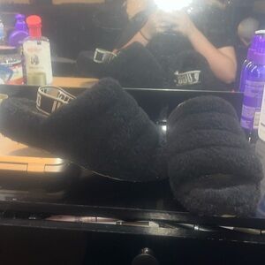 Ugg fluff yea slippers size 9 woman’s